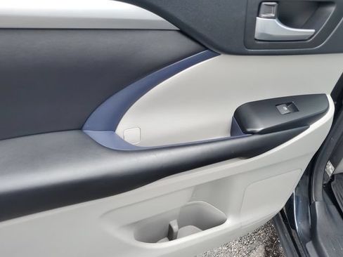 Used 2018 Toyota Highlander XLE w/ Protection Package #3 AWD/4WD image 16