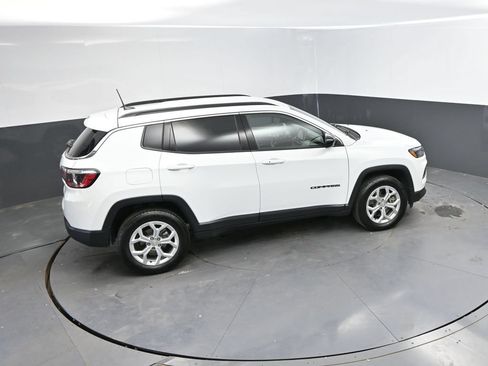 Used 2024 Jeep Compass Latitude AWD/4WD image 32