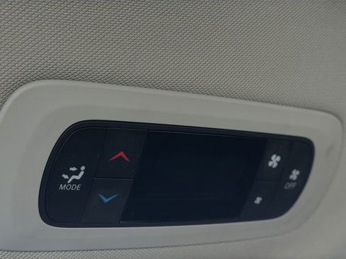 Used 2023 Chrysler Voyager LX image 30