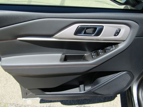 New 2026 Ford Explorer Active w/ Active Comfort Package AWD/4WD image 10