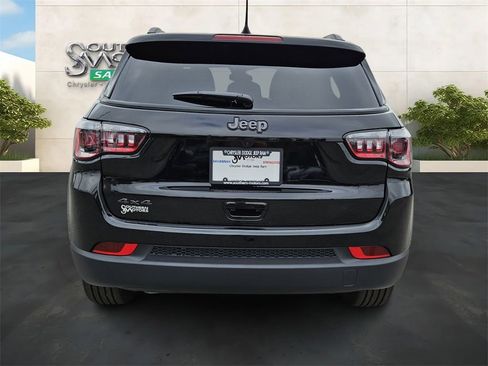 New 2026 Jeep Compass Latitude image 4