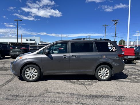Used 2016 Toyota Sienna XLE Premium AWD/4WD image 2