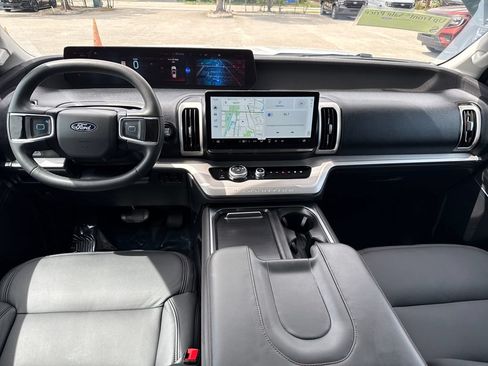Used 2025 Ford Expedition Max Active RWD image 6