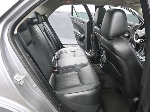 Used 2017 Chrysler 300 C image 15