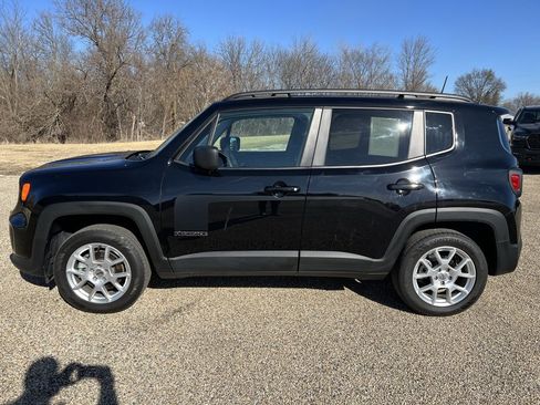 Used 2022 Jeep Renegade Latitude image 2