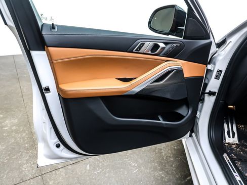 Used 2022 BMW X6 xDrive40i w/ M Sport Package image 21