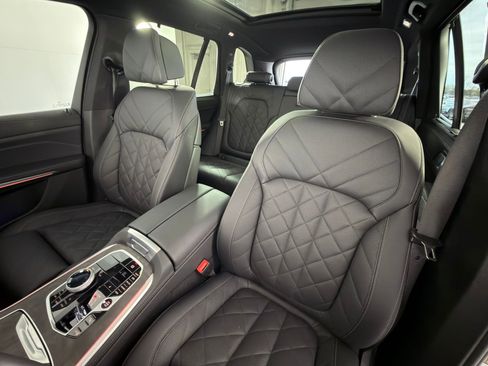 Used 2025 BMW X5 xDrive40i w/ Executive Package image 22