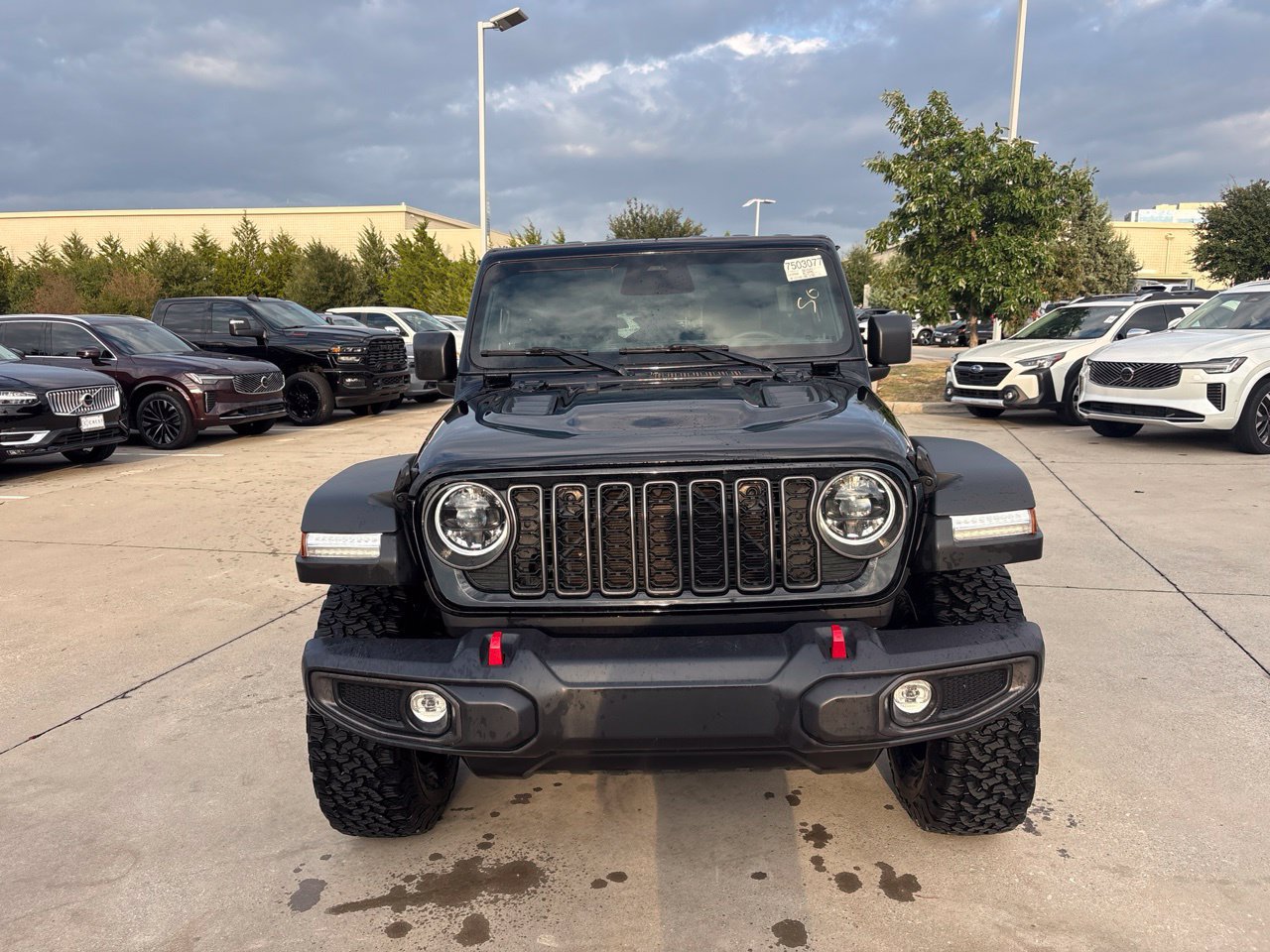 Used 2025 Jeep Wrangler Unlimited Rubicon w/ Convenience Group AWD/4WD image 2