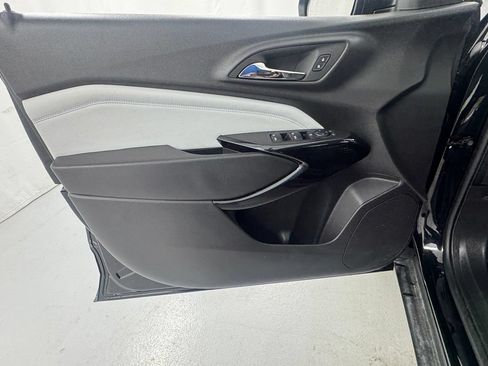 Used 2025 Chevrolet Trax LT w/ LT Convenience Package FWD image 18