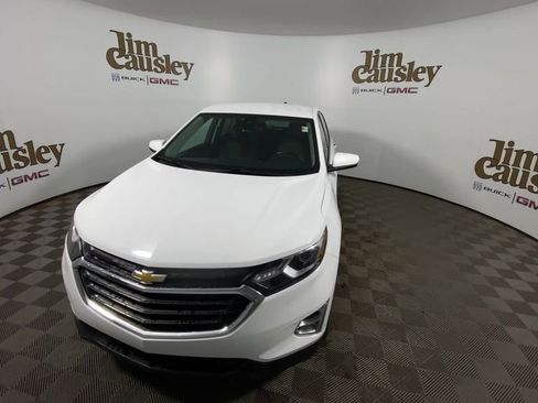 Used 2020 Chevrolet Equinox LT w/ Driver Convenience Package image 3