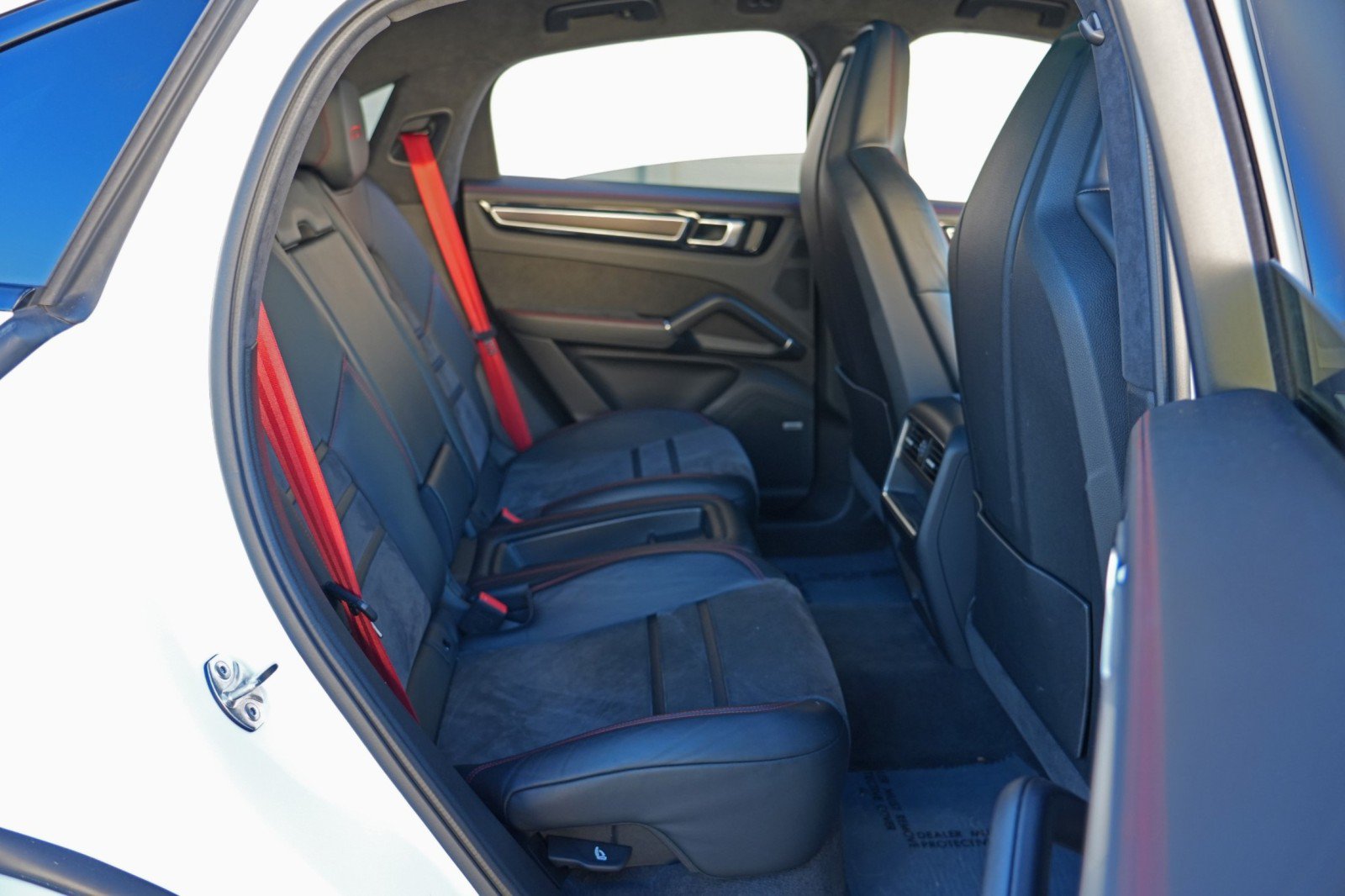 Used 2022 Porsche Cayenne GTS w/ Towing Package w/o Tow Ball AWD/4WD image 43
