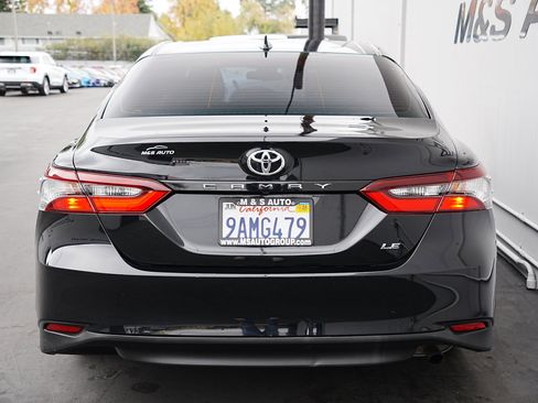 Used 2021 Toyota Camry LE image 5