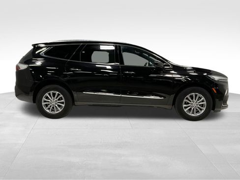 Used 2023 Buick Enclave Essence image 3