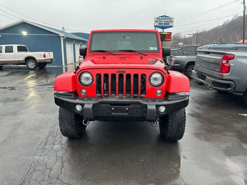 Used 2017 Jeep Wrangler Unlimited Sahara image 2