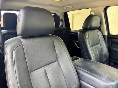 Used 2019 Nissan Titan SL image 10