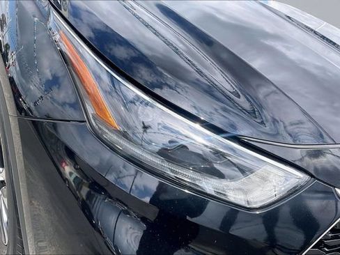 Used 2021 Toyota Highlander XLE FWD image 30