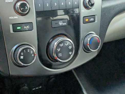 Used 2013 Kia Forte EX w/ Fuel Economy Pkg FWD image 18