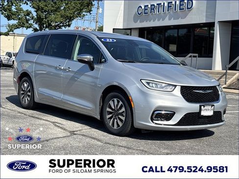 Used 2023 Chrysler Pacifica Limited FWD image 1