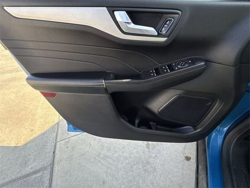 Used 2021 Ford Escape SE image 13