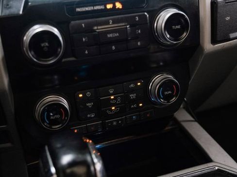 Used 2019 Ford F150 Lariat w/ Equipment Group 502A Luxury image 24