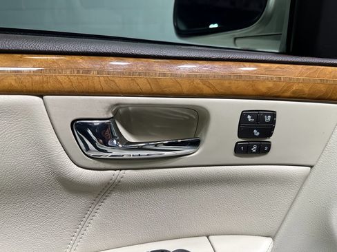 Used 2011 Cadillac DTS Platinum FWD image 25