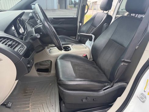 Used 2019 Dodge Grand Caravan SXT FWD image 10