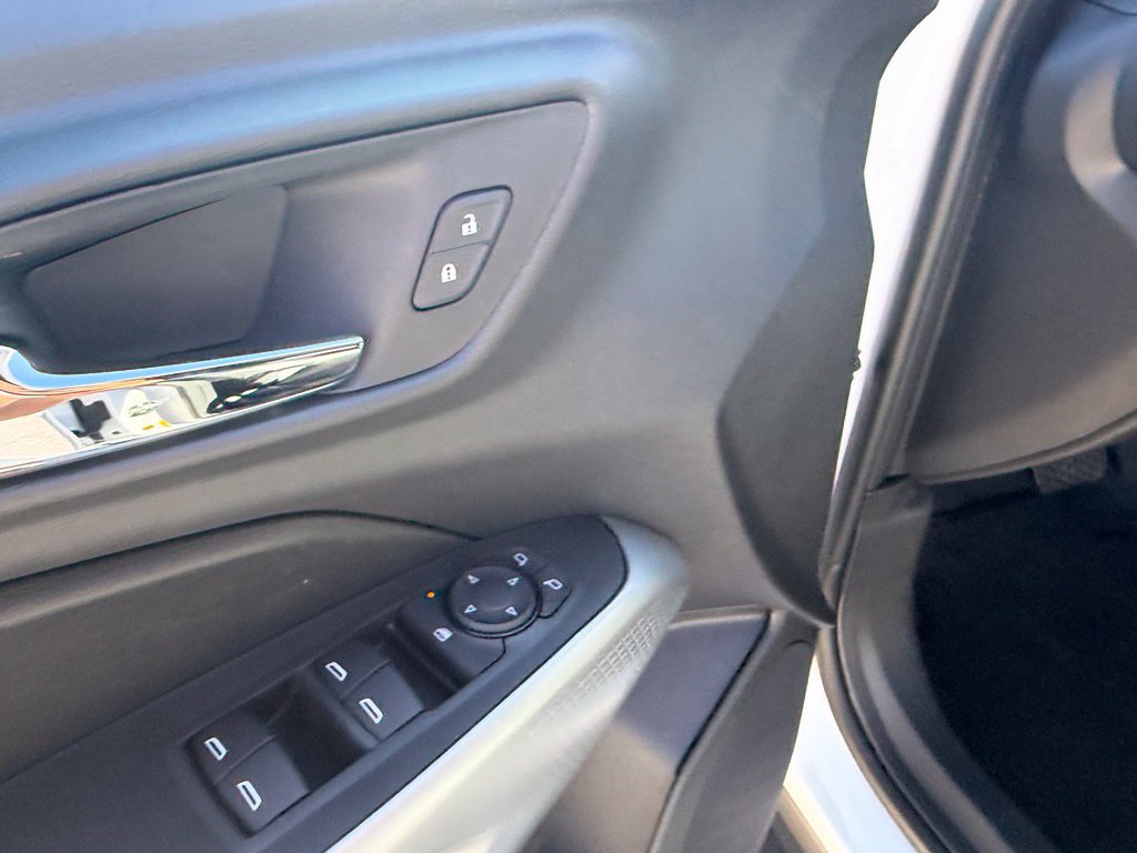 New 2026 Chevrolet Trax RS w/ Sunroof Package FWD image 10