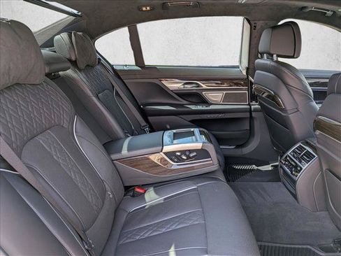 Used 2022 BMW M760i xDrive w/ Luxury Rear Seating Package AWD/4WD image 17