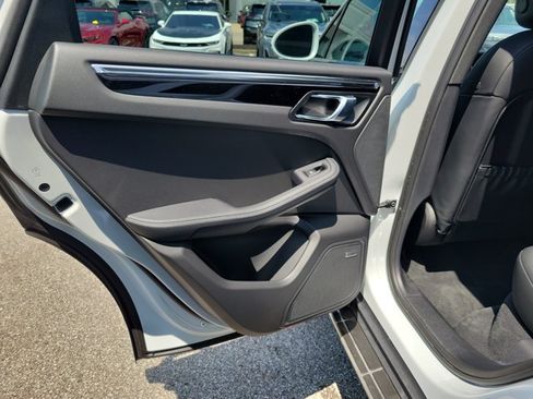 Certified 2026 Porsche Macan AWD/4WD image 20