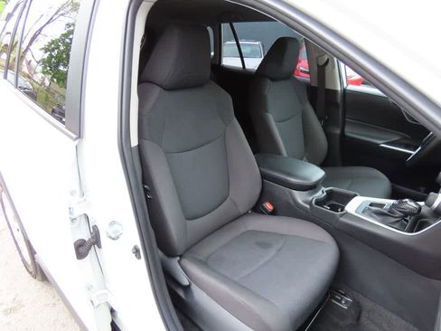 Used 2025 Toyota RAV4 LE AWD/4WD image 14