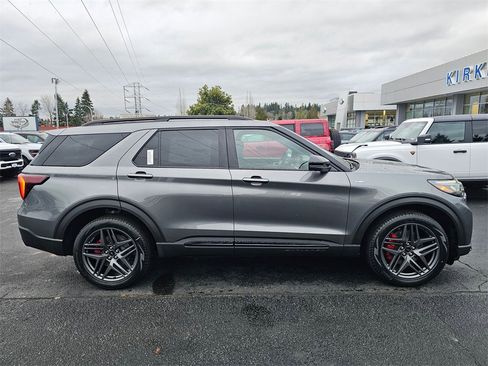 Certified 2026 Ford Explorer ST-Line w/ ST-Line Street Pack image 8