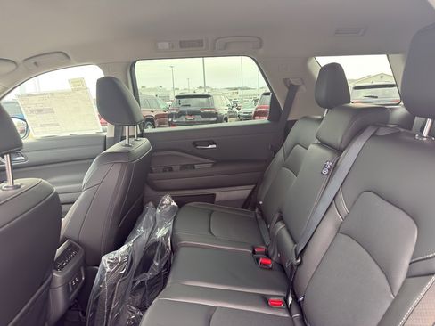 New 2026 Nissan Pathfinder SL image 30