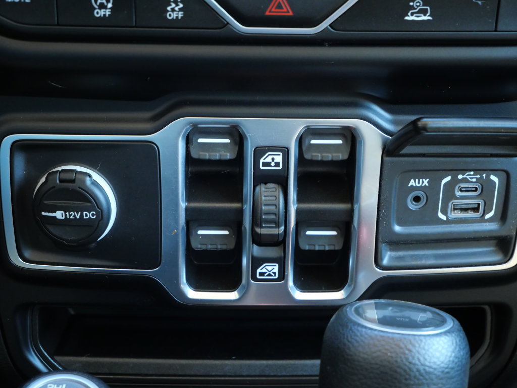 Used 2021 Jeep Wrangler Unlimited Sahara AWD/4WD image 27