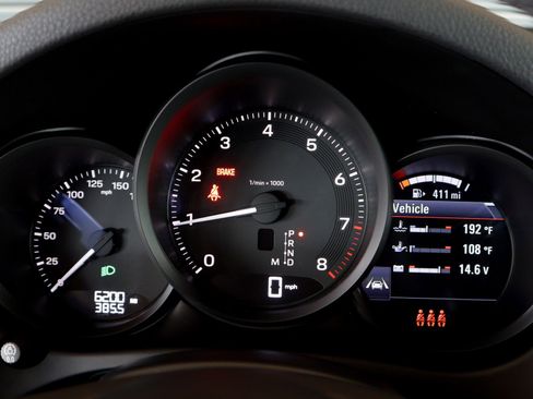 Certified 2025 Porsche Macan image 14