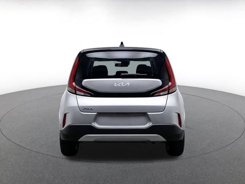 Used 2025 Kia Soul LX w/ LX Technology Package FWD image 8