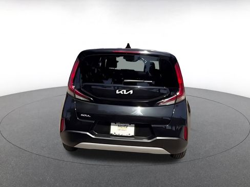 Used 2025 Kia Soul LX w/ LX Technology Package FWD image 16
