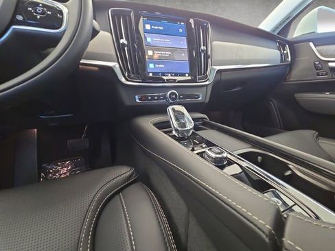 Used 2022 Volvo S90 B6 Inscription w/ Advanced Package image 3