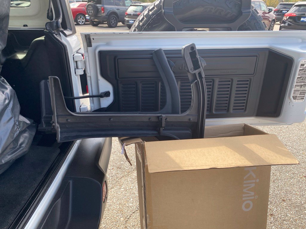 Used 2019 Jeep Wrangler Unlimited Sahara w/ Advanced Safety Group AWD/4WD image 29