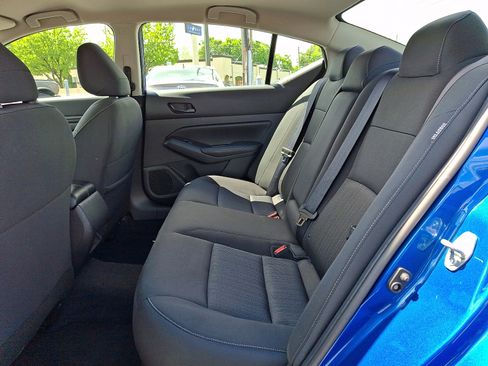 Used 2025 Nissan Altima 2.5 SV FWD image 10