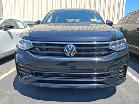 Used 2023 Volkswagen Tiguan SE R-Line AWD/4WD image 2