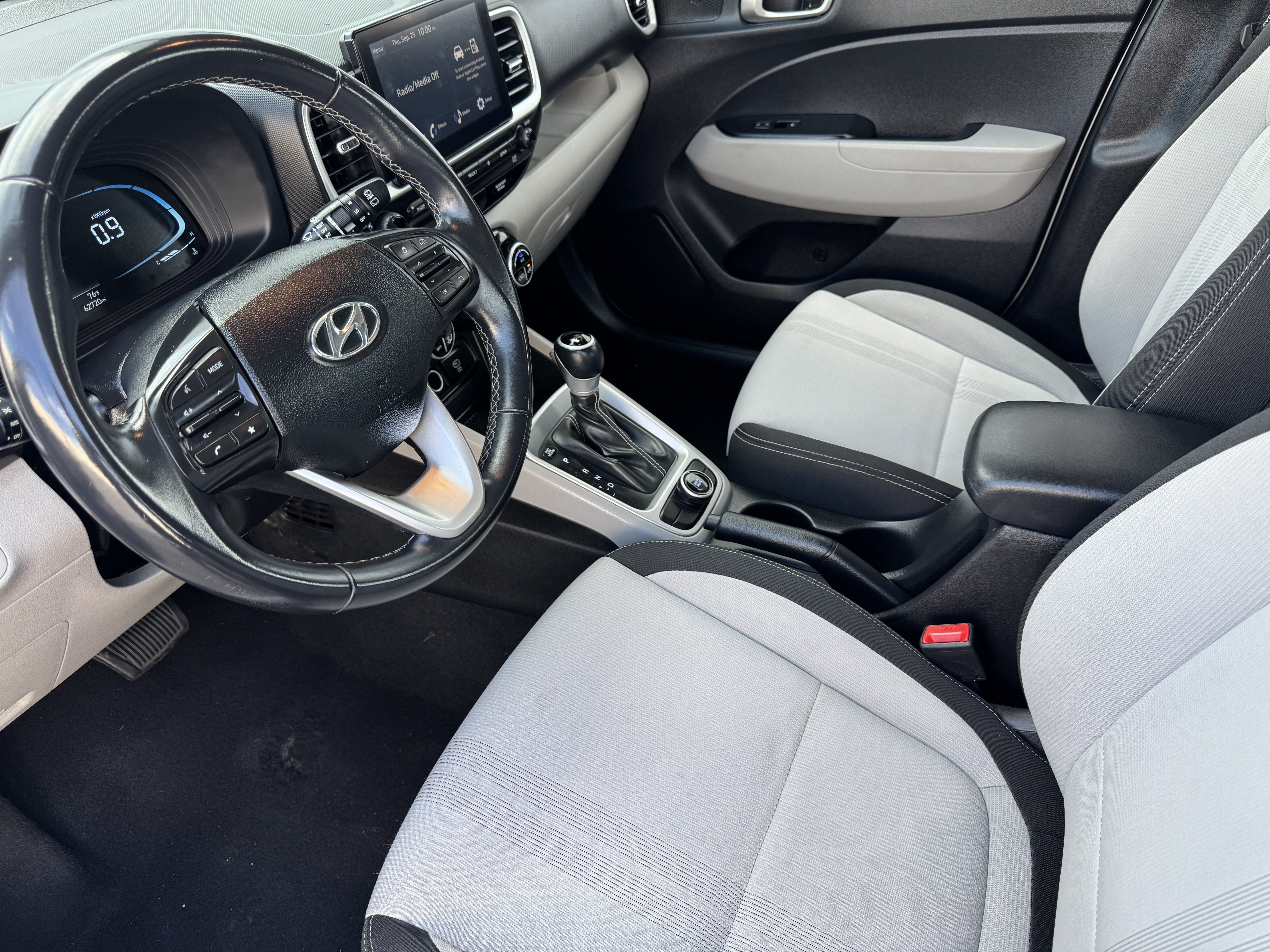 Used 2023 Hyundai Venue SEL FWD image 9