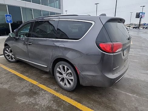 Used 2020 Chrysler Pacifica Limited w/ Tire & Wheel Group image 16