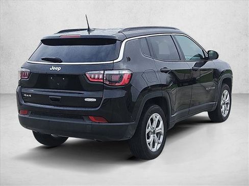 Used 2025 Jeep Compass Latitude AWD/4WD image 5