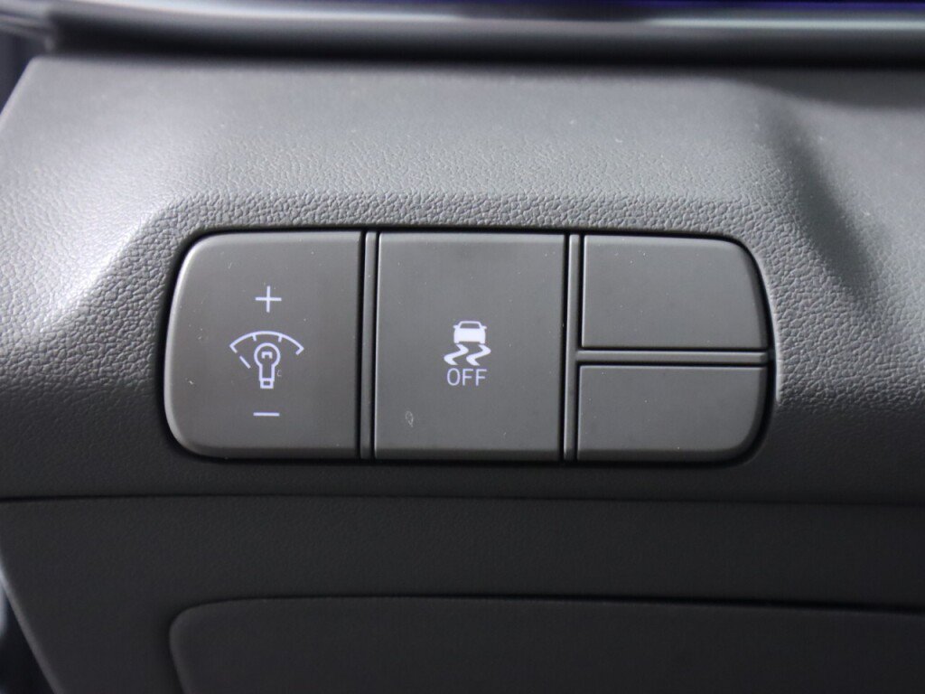 Used 2025 Hyundai Elantra SEL FWD image 10