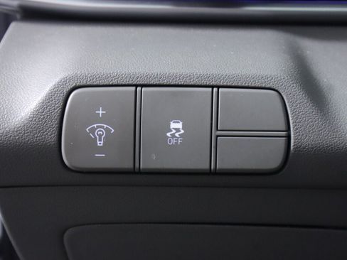 Used 2025 Hyundai Elantra SEL FWD image 10