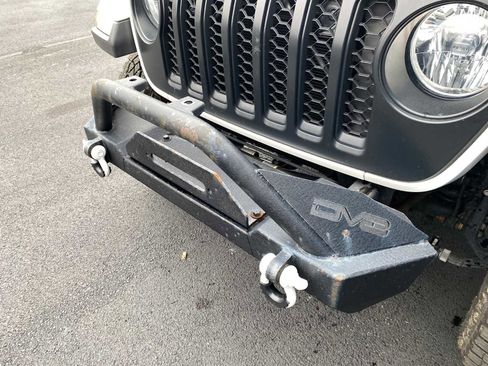 Used 2022 Jeep Gladiator Sport image 31