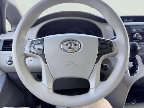 Used 2011 Toyota Sienna LE FWD image 28
