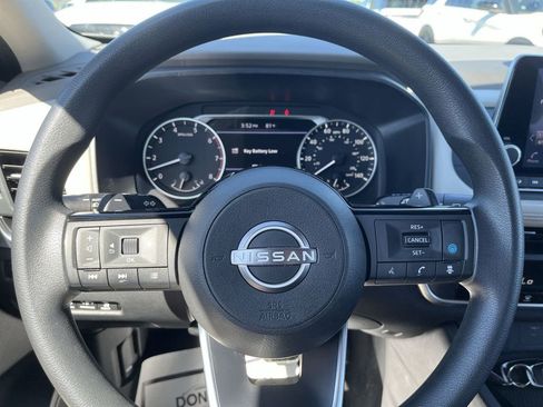 Used 2023 Nissan Rogue SV AWD/4WD image 14