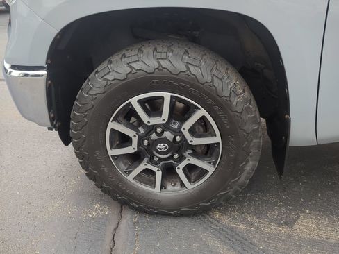 Used 2018 Toyota Tundra SR5 w/ TRD Off Road Package AWD/4WD image 16