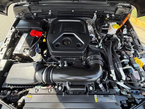 Used 2025 Jeep Wrangler Sahara 4xe image 16